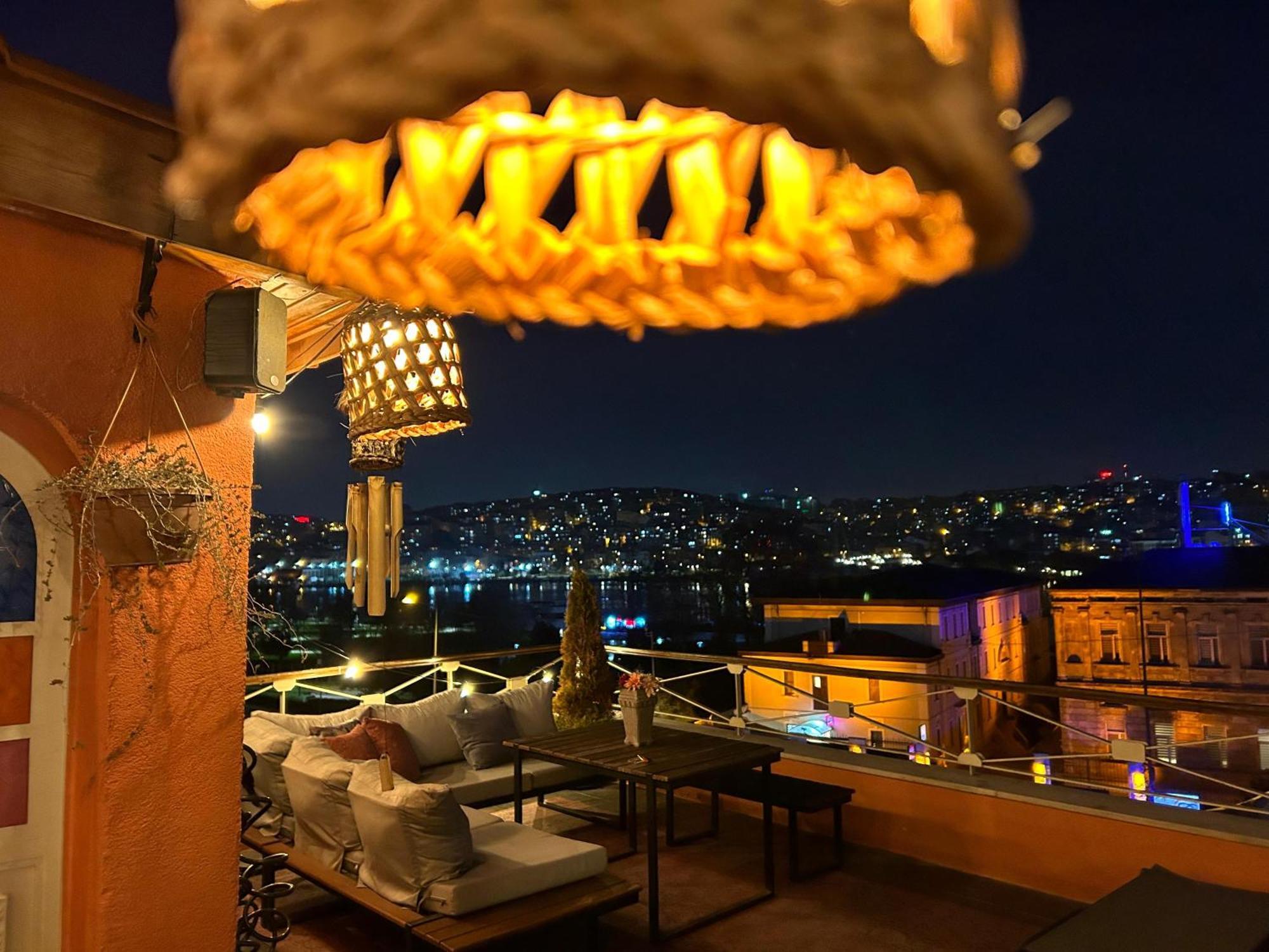 Case de vacanță Waterfront By The Tram - Private Terrace With Dome & Golden Horn View In Fatih *