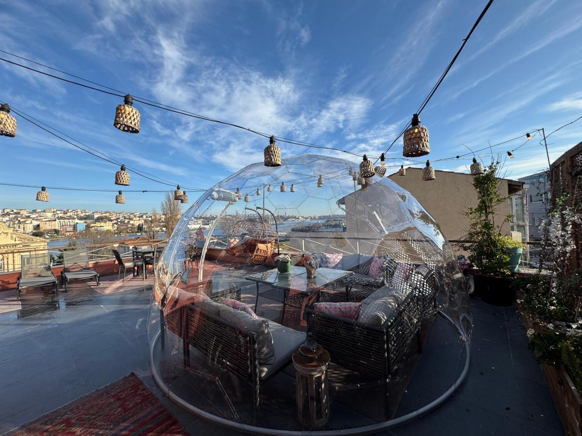 Waterfront By The Tram - Private Terrace With Dome & Golden Horn View In Fatih Case de vacanță *