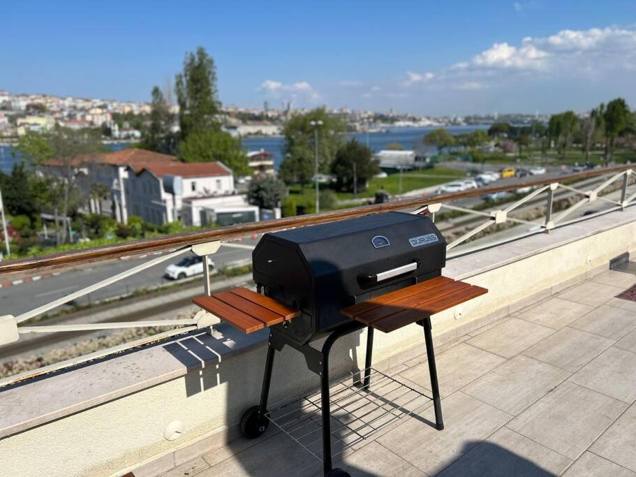 Waterfront By The Tram - Private Terrace With Dome & Golden Horn View In Fatih Istambul
