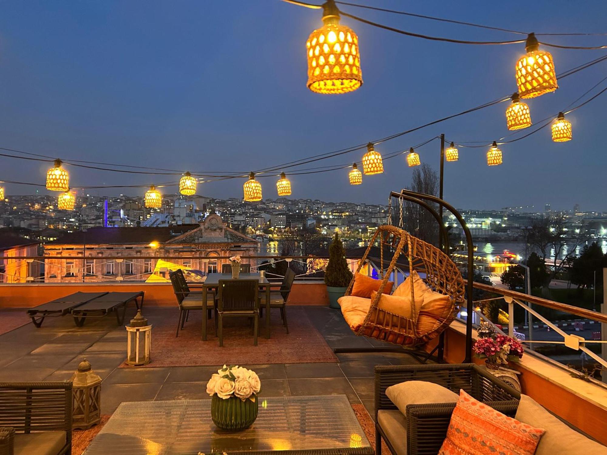 Waterfront By The Tram - Private Terrace With Dome & Golden Horn View In Fatih * Istambul