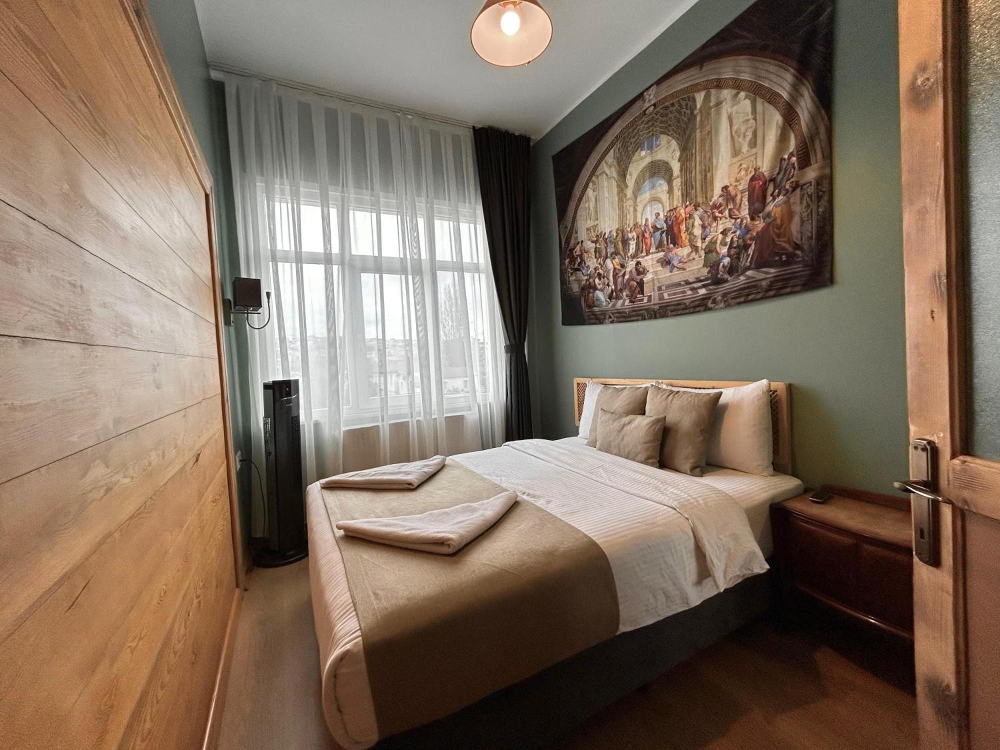 Waterfront By The Tram - Private Terrace With Dome & Golden Horn View In Fatih Hébergement de vacances *